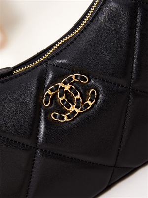 CHANEL 19 CLUTCH WITH CHAIN Shiny Lambskin, Gold-Tone, Silver-Tone & Ruthenium-Finish Metal Black AP3763