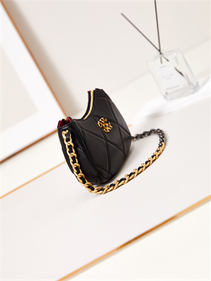 CHANEL 19 CLUTCH WITH CHAIN Shiny Lambskin, Gold-Tone, Silver-Tone & Ruthenium-Finish Metal Black AP3763