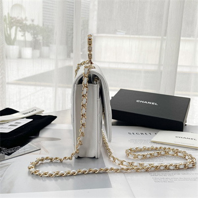 Chanel Clutch With Chain Lambskin Gold Tone Metal White AP3795