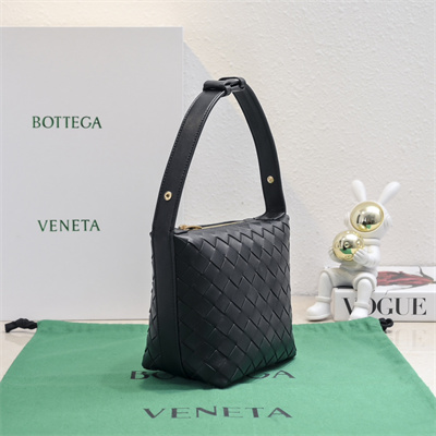 BV Candy Wallace Bag Calfskin Black