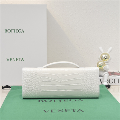 BV Long Clutch Andiamo With Handle In Crococile Leather White