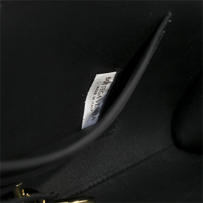 BV Long Clutch Andiamo With Handle In Crococile Leather Black