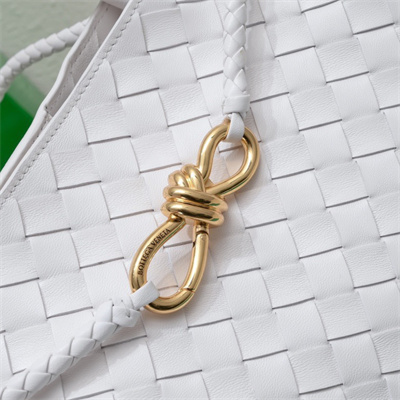 BV Medium Andiamo Top handle bag Lambskin Leather White