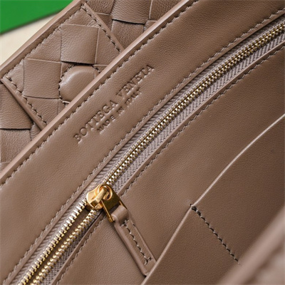 BV Medium Andiamo Top handle bag Lambskin Leather Taupe Grey