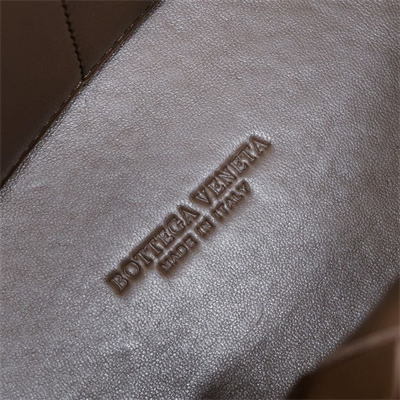 BV Medium Andiamo Top handle bag Lambskin Leather Taupe Grey