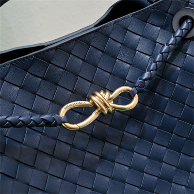 BV Medium Andiamo Top handle bag Lambskin Leather Navy