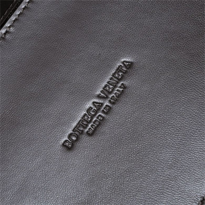 BV Medium Andiamo Top handle bag Lambskin Leather Fondant