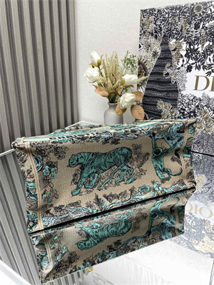 CD Medium Dioriviera Dior Book Tote Raffia with Aquamarina Toile de Jouy Sauvage Embroidery Green