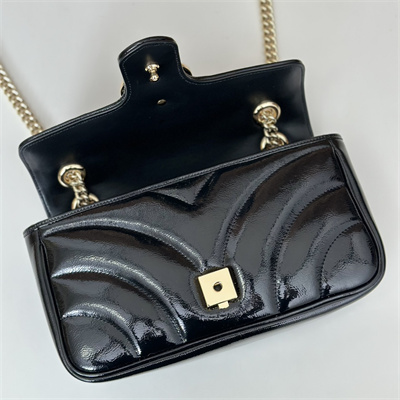 Gu.cci GG Marmont Medium Shoulder Bag Patent Leather Black 443497