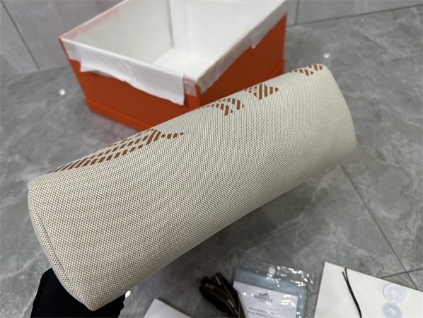 Her.mes Herbag 31 Canvas and Calfskin With Printing