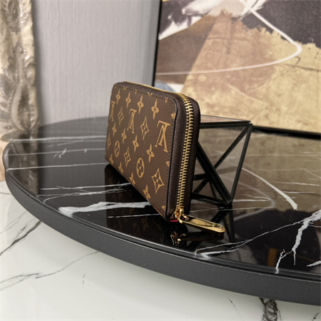 L.V Zippy Wallet Vivienne Holidays Monogram Canvas M82839