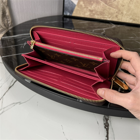 L.V Zippy Wallet Vivienne Holidays Monogram Canvas M82839