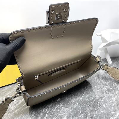 Fen.di BaguetteSelleria bag with 612 hand-sewn topstitches