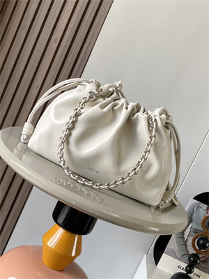 Loewe Medium Flamenco Purse in  Mellow nappa Lambskin