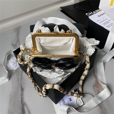 Chanel CLUTCH WITH CHAIN Lambskin Gold-Tone Metal Black/White AP4028