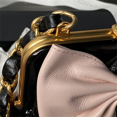 Chanel CLUTCH WITH CHAIN Lambskin Gold-Tone Metal Black/Pink AP4028