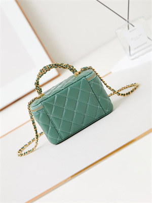 Cha.nel Clutch With Chain Shiny Lambskin & Gold-Tone Metal Green AP4168