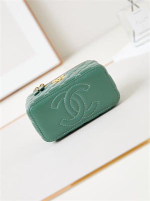 Cha.nel Clutch With Chain Shiny Lambskin & Gold-Tone Metal Green AP4168