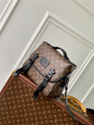 L.V Trail Messenger Monogram Canvas M46972