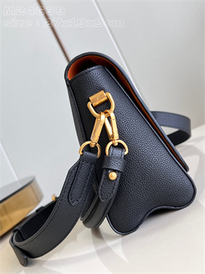 L.V Soft Twist Calfskin Black M24639