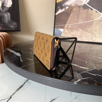 LV  Clémence Wallet Monogram Reverse Canvas M82336