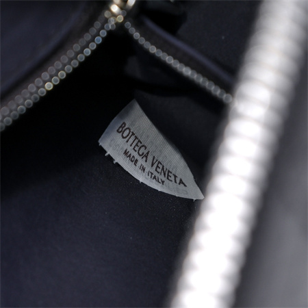 BV Intrecciato Travel Pouch In Calfskin Black