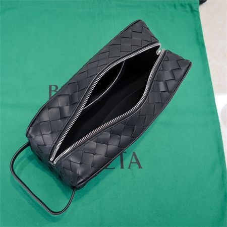 BV Intrecciato Travel Pouch In Calfskin Black