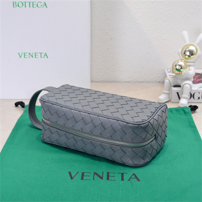 BV Intrecciato Travel Pouch In Calfskin Grey