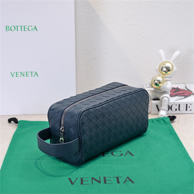 BV Intrecciato Travel Pouch In Calfskin Navy