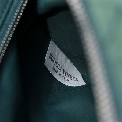 BV Intrecciato Travel Pouch In Calfskin Dk Green