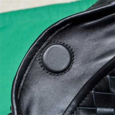 BV Small Hop Shoulder Bag In Calfskin