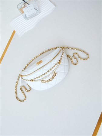 Cha.nel Waist Bag Shiny Lambskin, Imitation Pearls & Gold-Tone Metal White AS4991