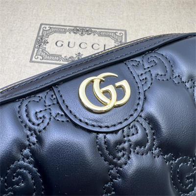 Gu.cci Gucci GG Matelassé Beauty Case in Black Leather 726047