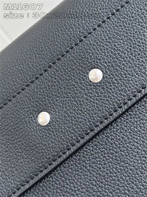 L.V Steamer Crossbody Bag Colorado calfskin Black M11607