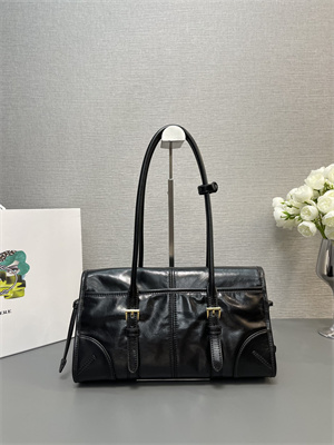 Prada Medium leather shoulder bag Black 1BD376