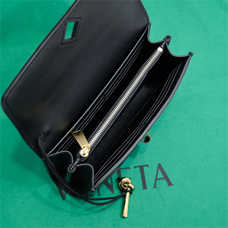 BV Andiamo Large Flap Wallet Lambskin Black