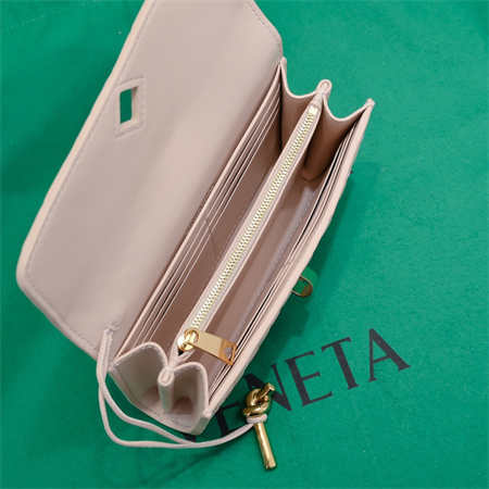 BV Andiamo Large Flap Wallet Lambskin Lotus