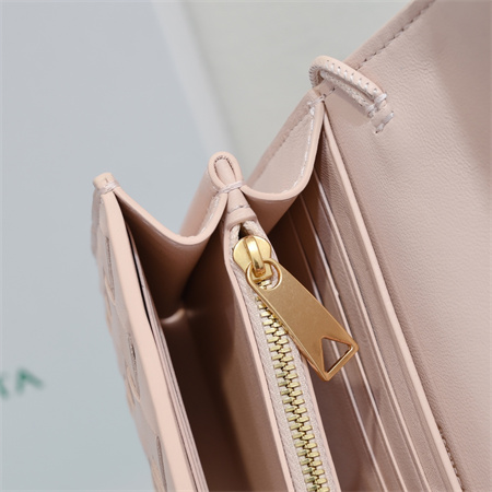 BV Andiamo Large Flap Wallet Lambskin Lotus