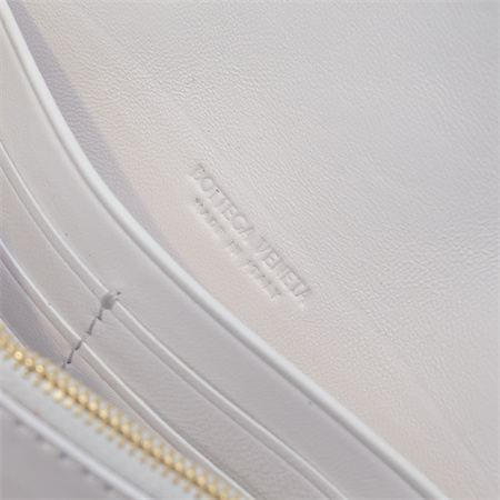 BV Andiamo Large Flap Wallet Lambskin White