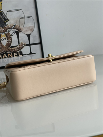 Chanel Vintage Flap Bag Lambskin Gold Tone Metal Beige A2221