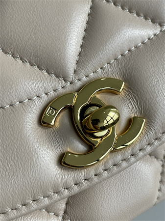 Chanel Vintage Flap Bag Lambskin Gold Tone Metal Beige A2221