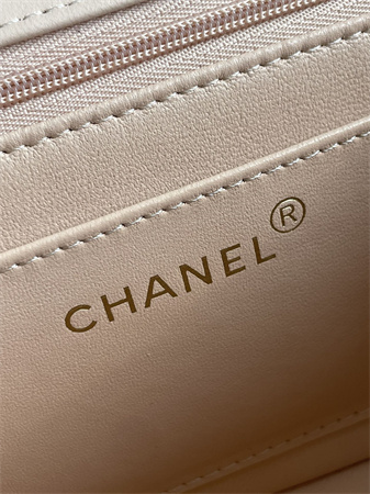 Chanel Vintage Flap Bag Lambskin Gold Tone Metal Beige A2221