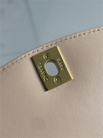 Chanel Vintage Flap Bag Lambskin Gold Tone Metal Beige A2221