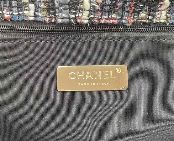Large Chanel 19 Bag Tweed Gold Tone Multicolor AS1161