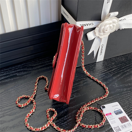 Chanel FLAP PHONE HOLDER WITH CHAIN Patent Calfskin Gold-Tone Metal Red AP3226