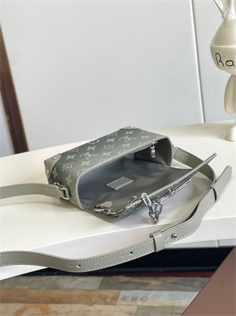 L.V Steamer Wearable Wallet Monogram Gradient coated canvas Khaki Green M11543