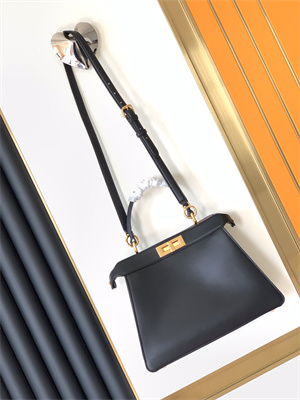 Fen.di PEEKABOO ICONIC ISEEU Medium leather bag Black