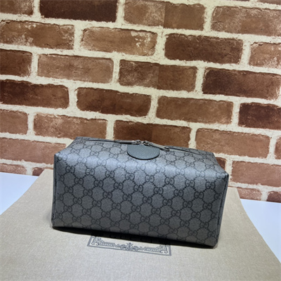Gu.cci Savoy medium GG toiletry case Grey 572767