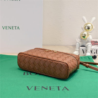 BV Bang Bang Vanity Case Intrecciato Calfskin leather Cork