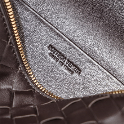 BV Bang Bang Vanity Case Intrecciato Calfskin leather Fondant